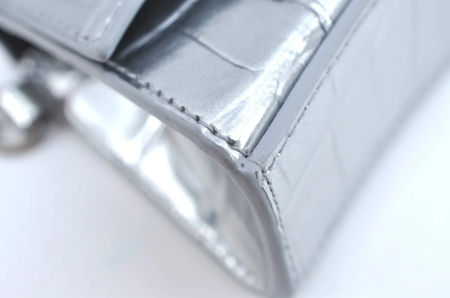 Authentic BALENCIAGA Hourglass Wallet Pouch Leather 656051 Silver Box 5381J